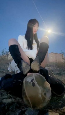 图片[11]_【思诺】长靴户外虐-骑马/碾压狗头/喂口水/踩踏舔泥巴脏鞋_绳缚吧