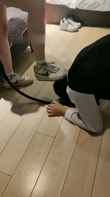 【青岛00后】脏鞋臭脚清理干净_绳缚吧
