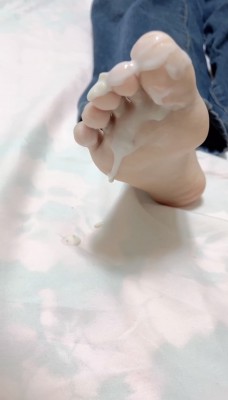 图片[5]_把表妹灌醉后品尝她的美脚_绳缚吧