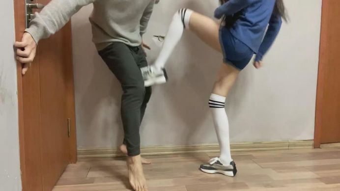 图片[19]_诗曼 活力美女房主超狠踢裆小男生_绳缚吧