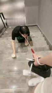 【樱桃大大】户外偶遇粉丝白鞋虐_绳缚吧