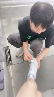 图片[4]_【樱桃大大】户外偶遇粉丝白鞋虐_绳缚吧