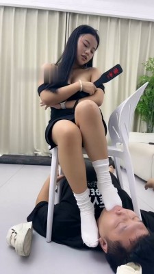 图片[9]_【伊诺】白鞋白袜气味羞辱/踩踏/臀部诱惑_绳缚吧