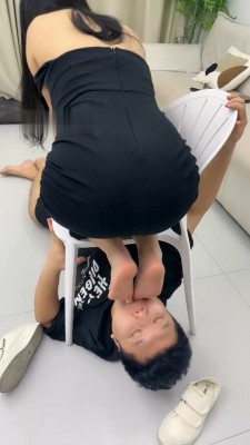 图片[11]_【伊诺】白鞋白袜气味羞辱/踩踏/臀部诱惑_绳缚吧