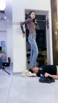 图片[12]_【麋鹿银儿】185模特S-抽耳光/掐脖/坐头/高跟裸足踩_绳缚吧