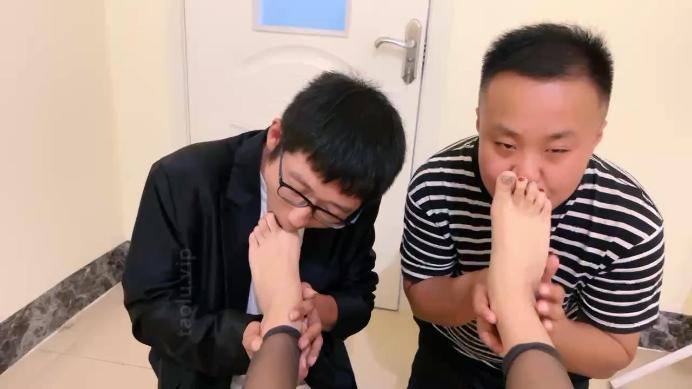 【孤傲女帝】双奴-舔脚/奴下奴抽耳光/sp/口水深喉/圣水_绳缚吧
