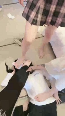 图片[4]_【安蔓】被三主玩弄-清理鞋子/钻胯舔脚_绳缚吧