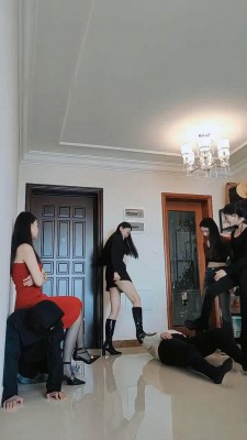 图片[3]_【宸宸】四主群殴双狗-踢踹/踩跺坐垫【四视角完整版】_绳缚吧