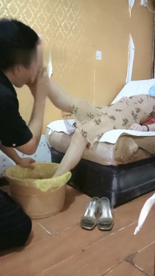 图片[5]_【刘二狗】开发技师成功-喝洗脚水/虐乳/揪耳朵舔鞋底_绳缚吧