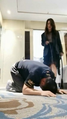 图片[3]_【琴魔】伺候主人沐足-喝洗脚水-鞭打_绳缚吧