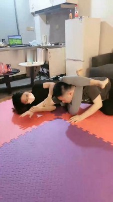【小劳拉】瑜伽女神腿绞窒息专场_绳缚吧