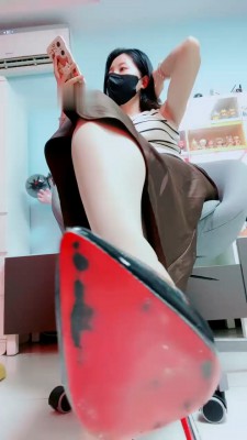 图片[3]_【美离子】高跟肉丝踩狗垫【续集】_绳缚吧