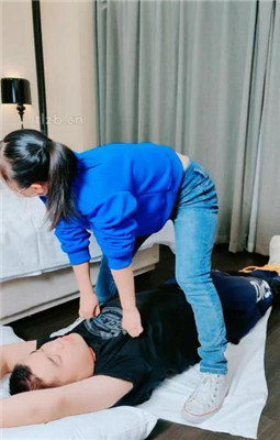 图片[4]_【萌宝儿】掐乳/帆布鞋白棉袜踩踏/深喉_绳缚吧