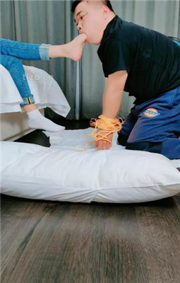 图片[18]_【萌宝儿】掐乳/帆布鞋白棉袜踩踏/深喉_绳缚吧