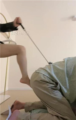 图片[3]_【白雪祖宗】跪舔裸足/人肉坐垫_绳缚吧
