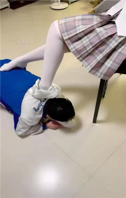 图片[5]_【雯雯】骚货同学闻同班女同学的臭袜子_绳缚吧