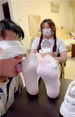 图片[9]_【雯雯】骚货同学闻同班女同学的臭袜子_绳缚吧