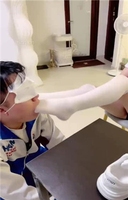 图片[12]_【雯雯】骚货同学闻同班女同学的臭袜子_绳缚吧