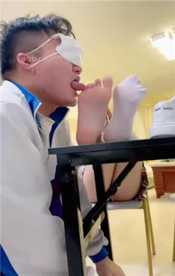 图片[13]_【雯雯】骚货同学闻同班女同学的臭袜子_绳缚吧