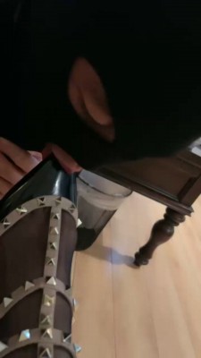 【毛绒月亮】舔铆钉高跟黑丝-呕吐物浓痰喂食_绳缚吧