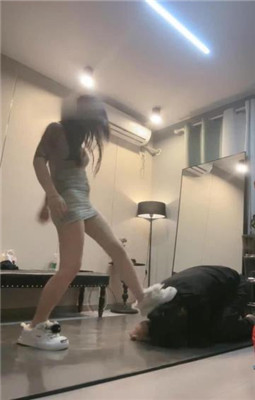 图片[2]_【伊楠】调-惩戒打手心/高跟踩踏/裸足插嘴踩脸_绳缚吧