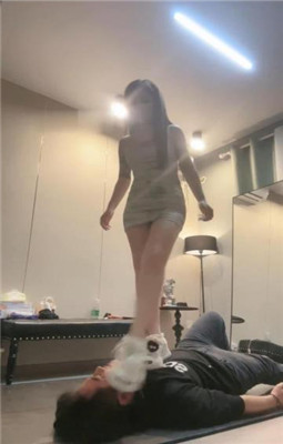 图片[8]_【伊楠】调-惩戒打手心/高跟踩踏/裸足插嘴踩脸_绳缚吧