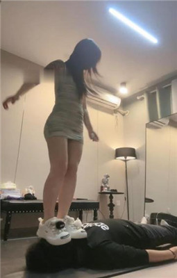 图片[12]_【伊楠】调-惩戒打手心/高跟踩踏/裸足插嘴踩脸_绳缚吧
