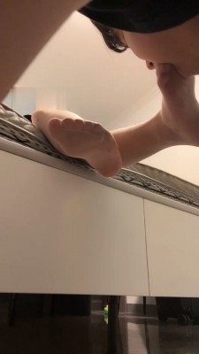图片[8]_【伊诺】巨人视角-长靴踩踏/近距离恋足舔/竖中指鄙视_绳缚吧