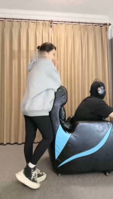 【潘妮女王】网瘾少年得用臭脚治疗_绳缚吧