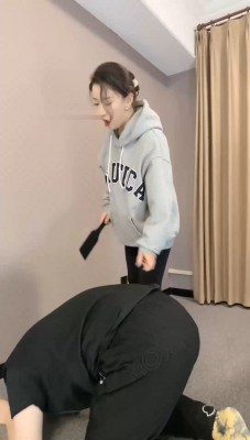 图片[3]_【潘妮女王】网瘾少年得用臭脚治疗_绳缚吧