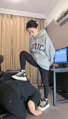 图片[5]_【潘妮女王】网瘾少年得用臭脚治疗_绳缚吧