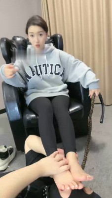 图片[11]_【潘妮女王】网瘾少年得用臭脚治疗_绳缚吧