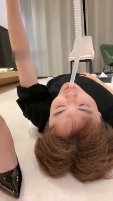 图片[8]_【妲己】高跟长靴踩/转胯/闻白袜/喝圣水/脚插嘴_绳缚吧