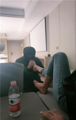 【绝美兔女王】跪舔裸足/转胯骑马/高跟踩踏_绳缚吧