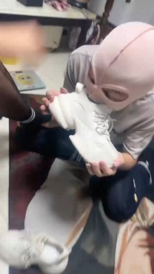图片[12]_【狗哥】超狠-运动鞋黑棉袜辱狗_绳缚吧