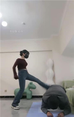 【不期而遇】舔脏鞋底闻白袜/重度踢踹_绳缚吧