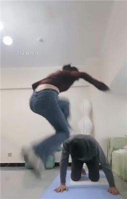 图片[2]_【不期而遇】舔脏鞋底闻白袜/重度踢踹_绳缚吧