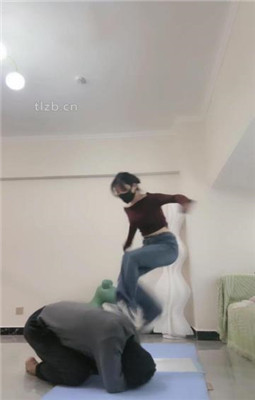 图片[4]_【不期而遇】舔脏鞋底闻白袜/重度踢踹_绳缚吧
