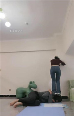 图片[6]_【不期而遇】舔脏鞋底闻白袜/重度踢踹_绳缚吧