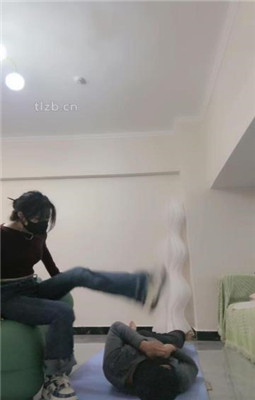 图片[15]_【不期而遇】舔脏鞋底闻白袜/重度踢踹_绳缚吧