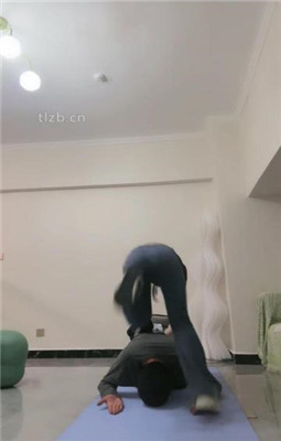 图片[19]_【不期而遇】舔脏鞋底闻白袜/重度踢踹_绳缚吧