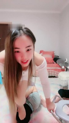 【艾琳】双S-圣水辱/内裤塞嘴/肉丝脚踩/鞭打/人肉坐垫_绳缚吧