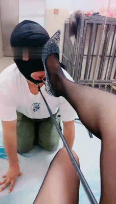 【木子大大】嘴叼高跟/掐乳/转胯/深喉黑丝恋足舔_绳缚吧