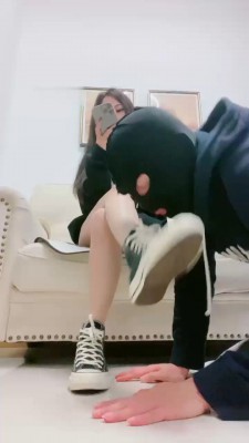 【甜一】高帮帆布鞋踩踏/吃口水/舔脏鞋/裸足插嘴_绳缚吧