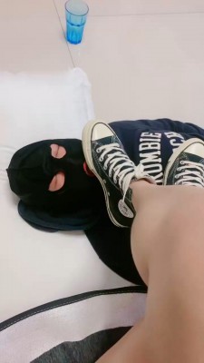 图片[4]_【甜一】高帮帆布鞋踩踏/吃口水/舔脏鞋/裸足插嘴_绳缚吧