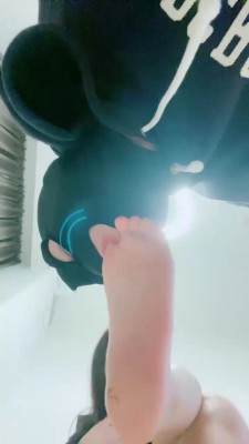图片[13]_【甜一】高帮帆布鞋踩踏/吃口水/舔脏鞋/裸足插嘴_绳缚吧