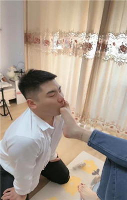 图片[19]_【爵恋霸主】小白鞋-舔脏鞋底/闻原味白袜_绳缚吧