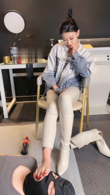 图片[6]_【冰诺】狗地毯舔长靴裸足_绳缚吧