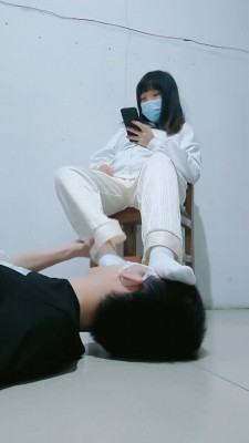 图片[2]_【可可黎黎子】素人学生主-白袜裸足踩脚垫_绳缚吧