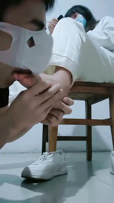 图片[4]_【可可黎黎子】素人学生主-白袜裸足踩脚垫_绳缚吧